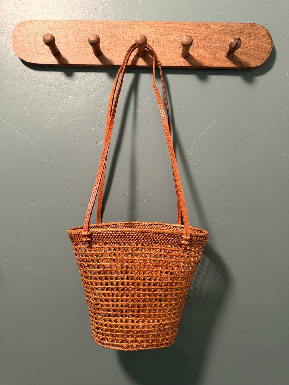 Poppy + Sage Woven Straw Bucket Tote Bag